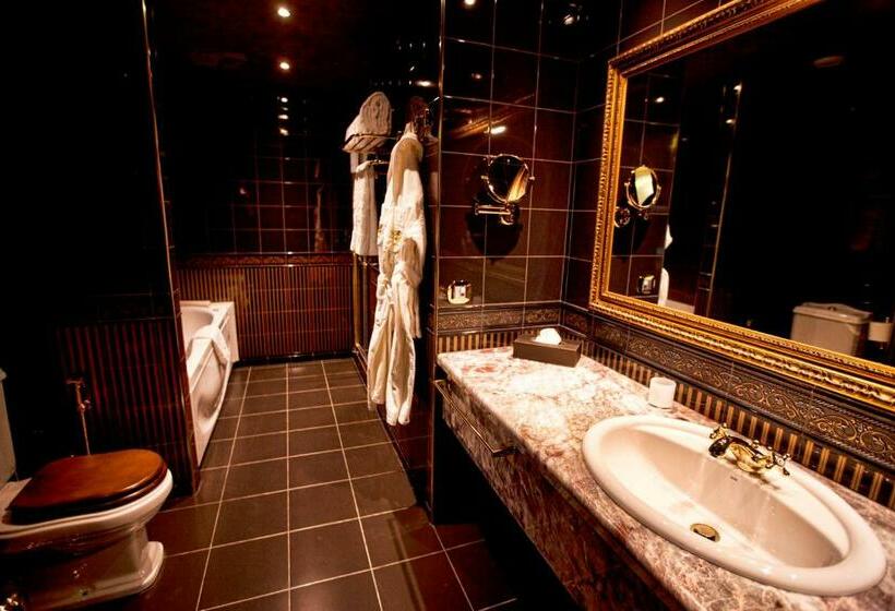 جناح جونيور مزوَّد بشرفة, Multi Grand Pharaon