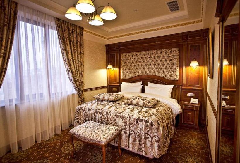 جناح جونيور, Multi Grand Pharaon