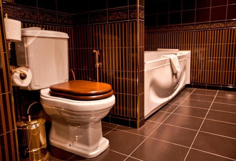 جناح جونيور, Multi Grand Pharaon