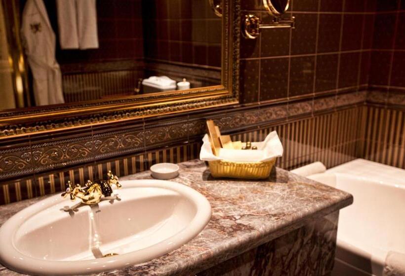 جناح سوبيريور, Multi Grand Pharaon