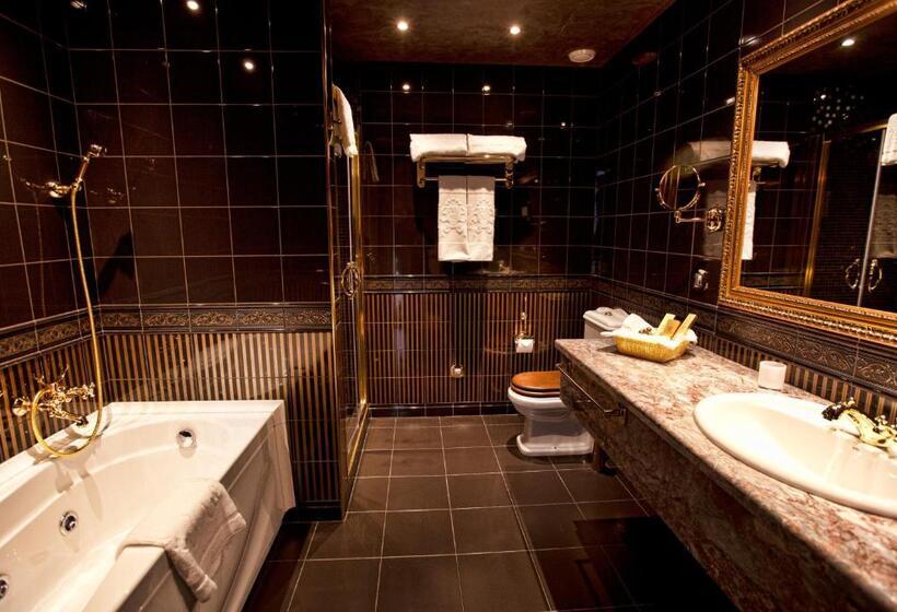 جناح سوبيريور, Multi Grand Pharaon