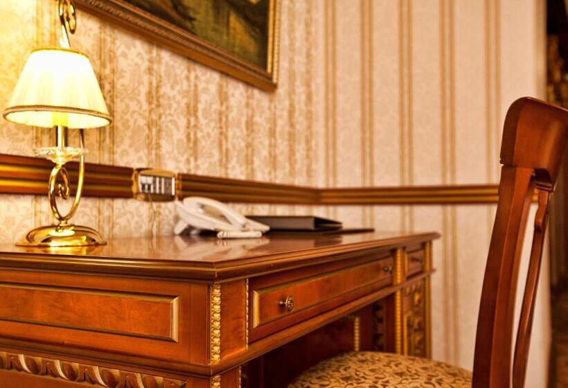 جناح سوبيريور, Multi Grand Pharaon