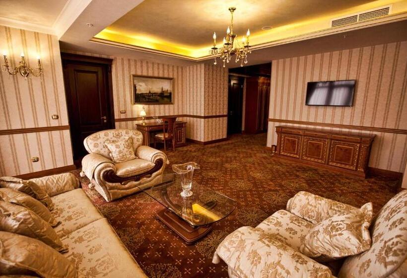 جناح سوبيريور, Multi Grand Pharaon