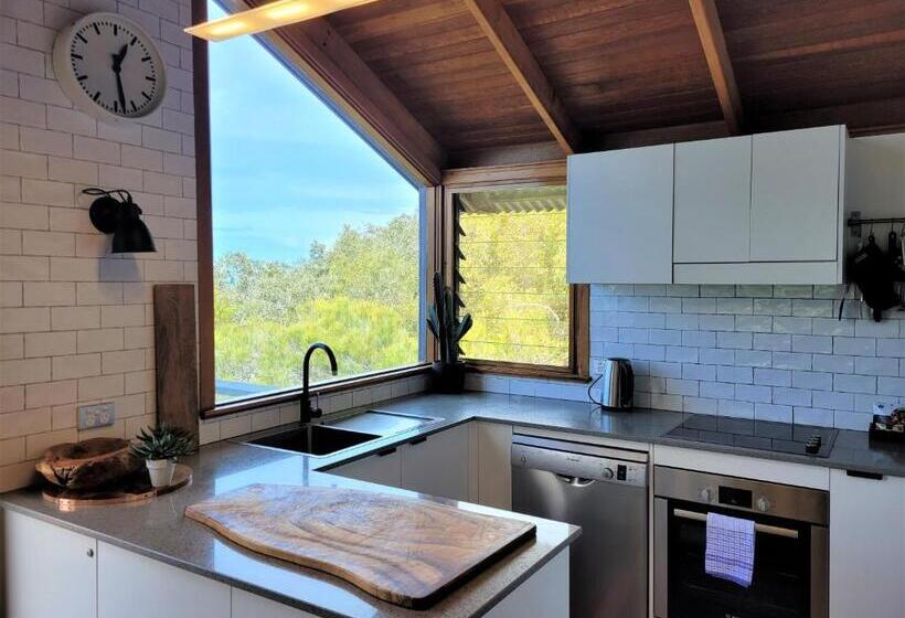 خانه 2 خوابه, The Oasis Apartments And Treetop Houses