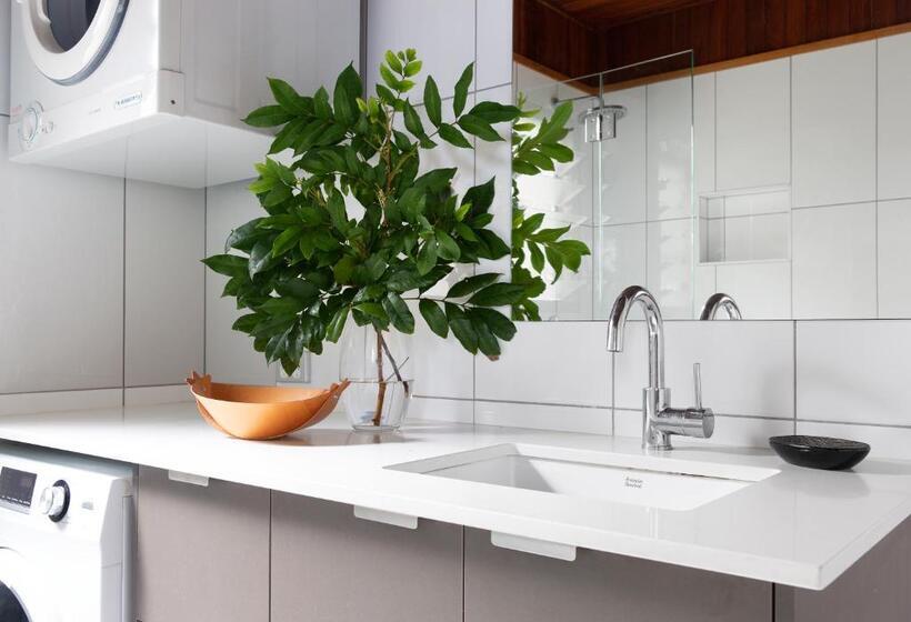 خانه 2 خوابه, The Oasis Apartments And Treetop Houses