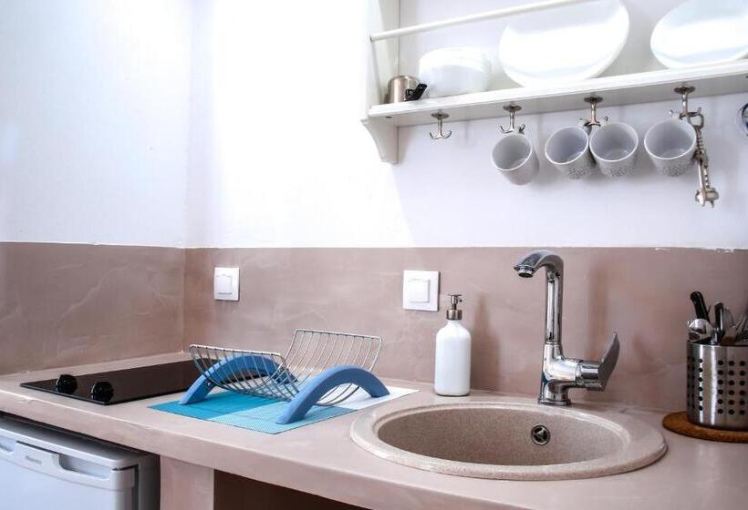 스위트, Anemomiloi Andros Boutique