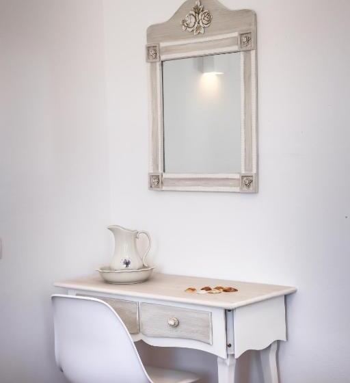 스위트, Anemomiloi Andros Boutique