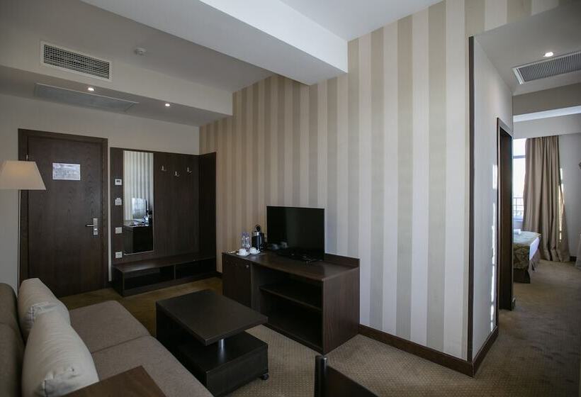 اتاق خانوادگی, Citrus