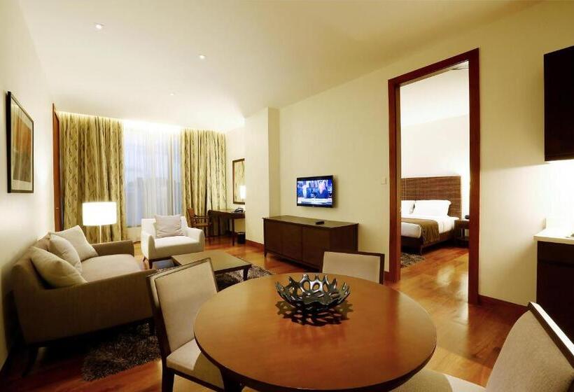 سوییت جونیور, City Garden Grand