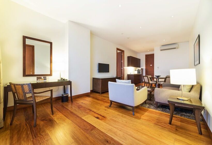 سوییت جونیور, City Garden Grand