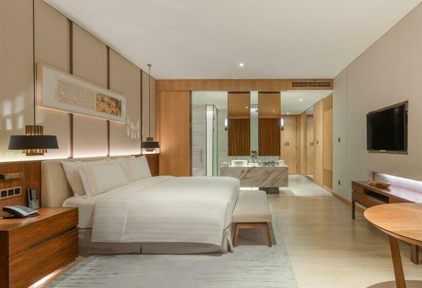 Номер Deluxe Вид на Море, Conrad Xiamen
