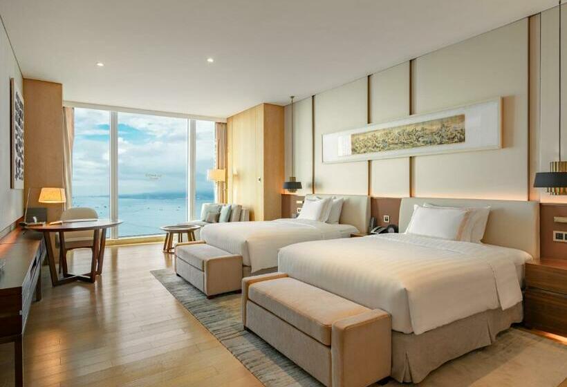 Номер Deluxe Вид на Море, Conrad Xiamen