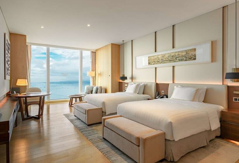 Номер Deluxe Вид на Море, Conrad Xiamen