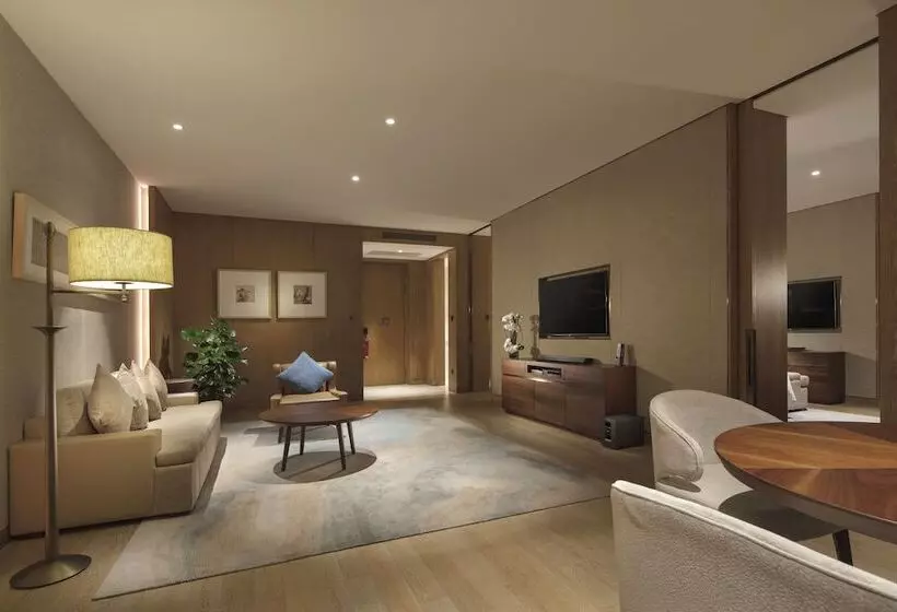 سوئیت پریمیوم, Conrad Xiamen