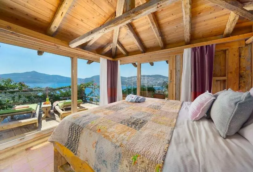 Suite with Hot Tub, Fidanka