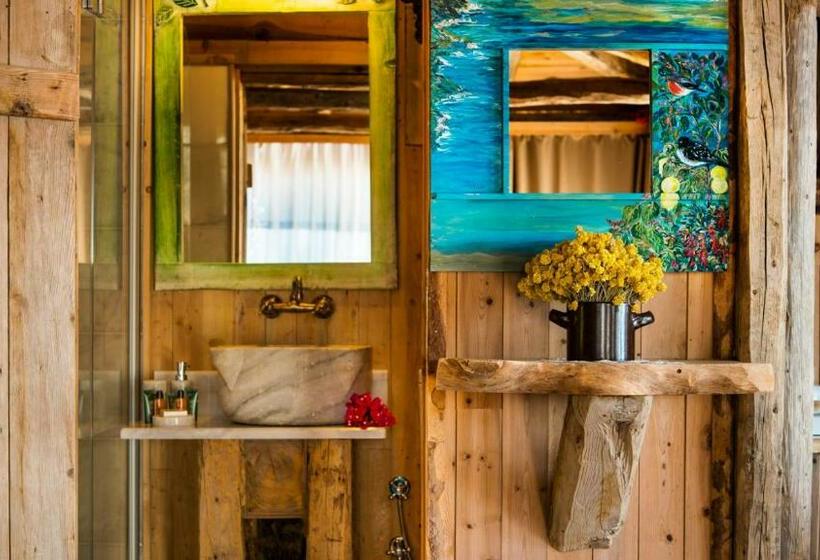 Suite with Hot Tub, Fidanka