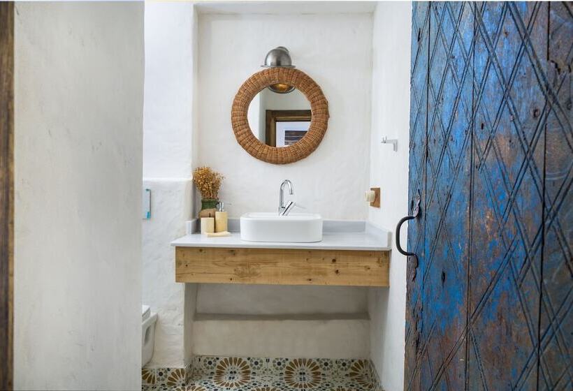 Suite with Hot Tub, Fidanka