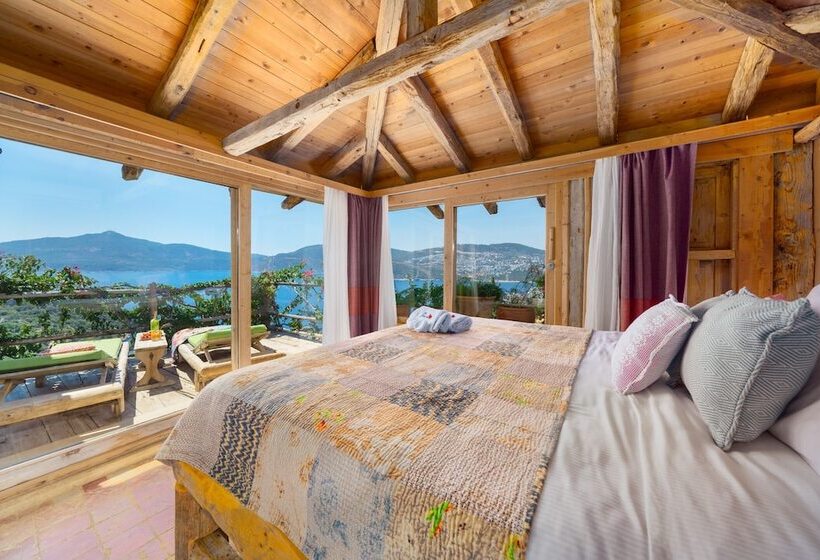 Suite with Hot Tub, Fidanka