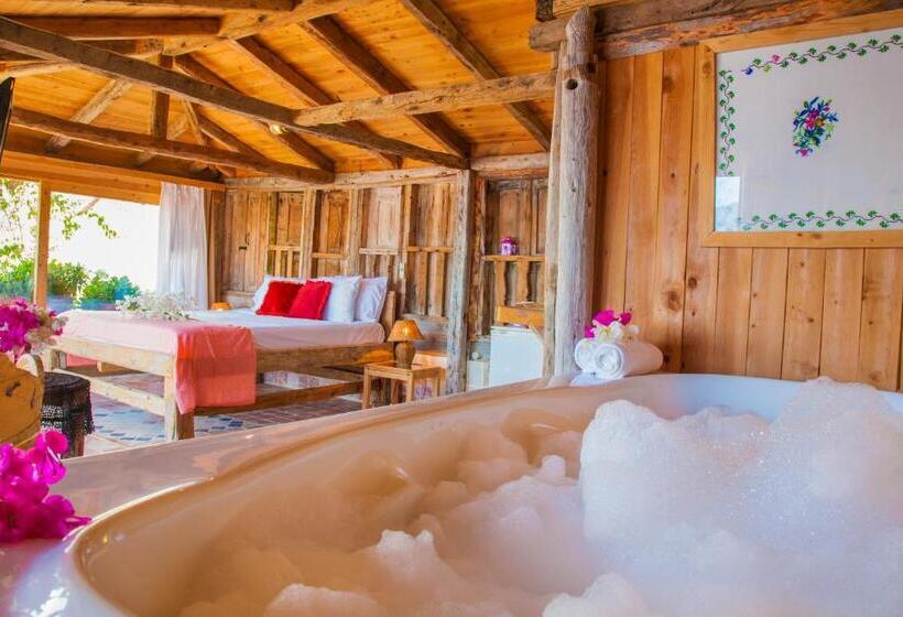 Suite with Hot Tub, Fidanka