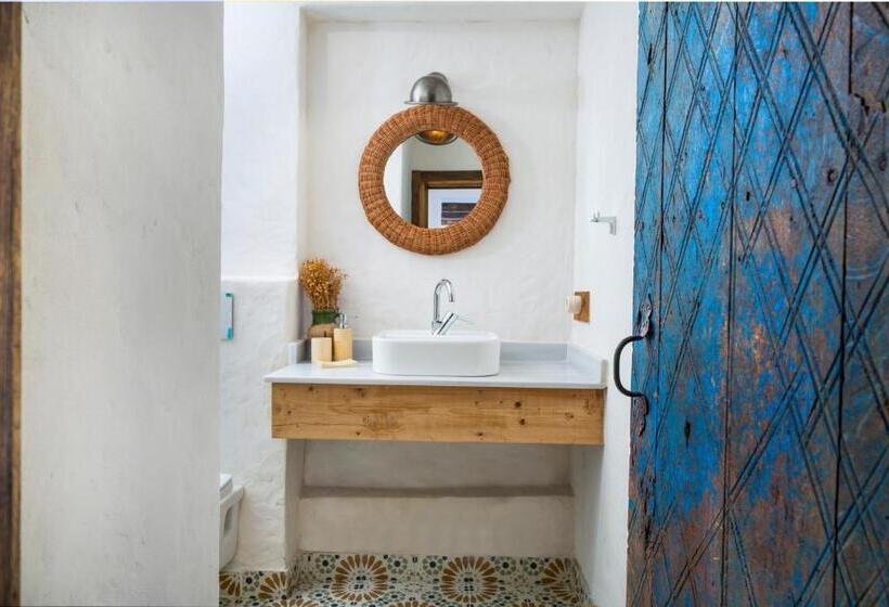 Suite with Hot Tub, Fidanka