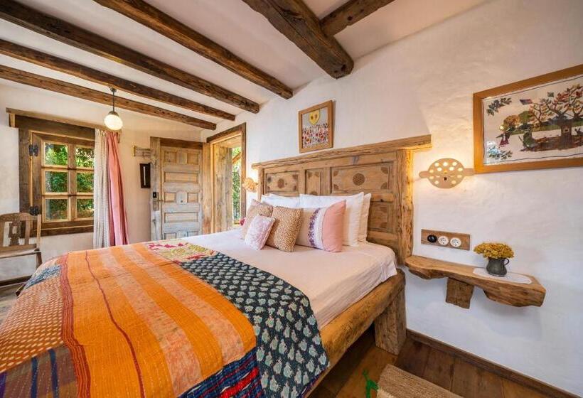 Suite with Hot Tub, Fidanka