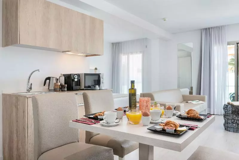 キングサイズベッドのスーペリアルーム, Nobile Hotel Copacabana Design