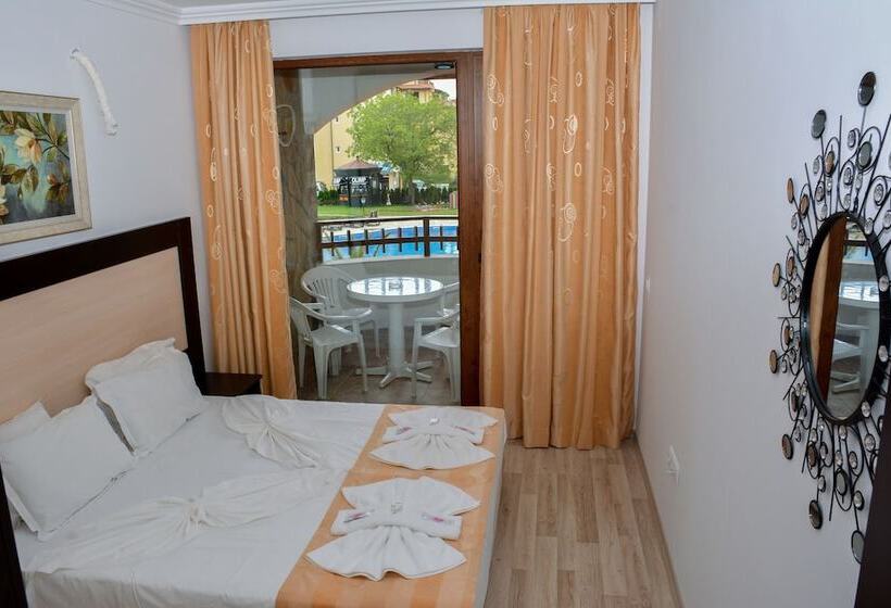 プールビューの2ベッドルームアパート, Olymp Apartcomplex