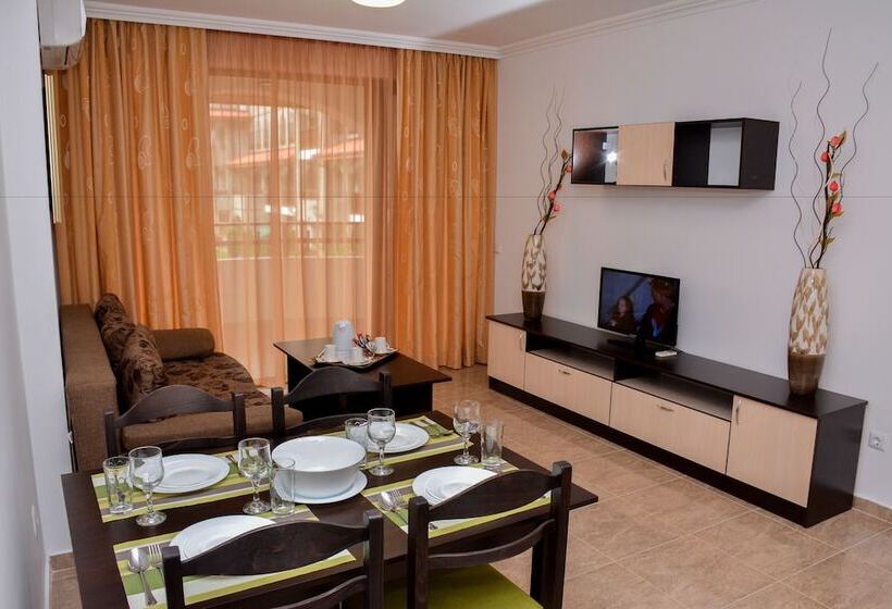 プールビューの2ベッドルームアパート, Olymp Apartcomplex