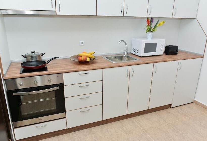 Апартаменты Deluxe с 1 спальней, с видом на бассейн, Olymp Apartcomplex