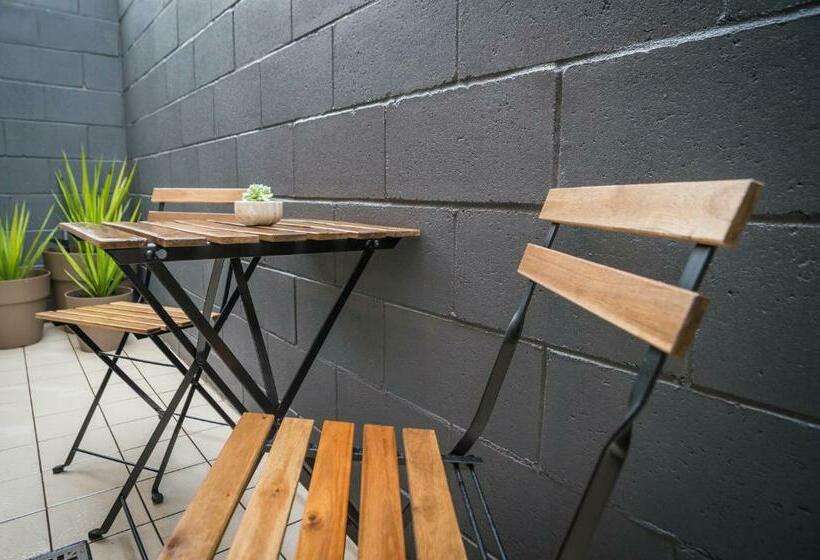 חדר סטודיו סטנדרד, Portman House