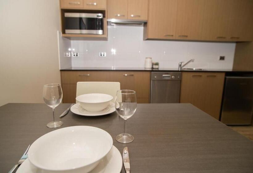 דירת חדר, Portman House