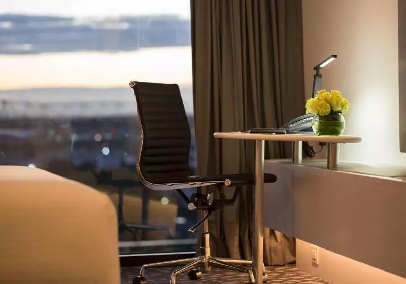 キングサイズベッドのデラックスルーム, Pullman Sydney Airport