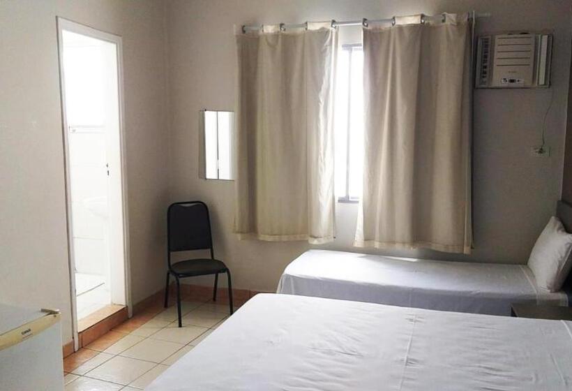 スタンダードトリプルルーム, Santos