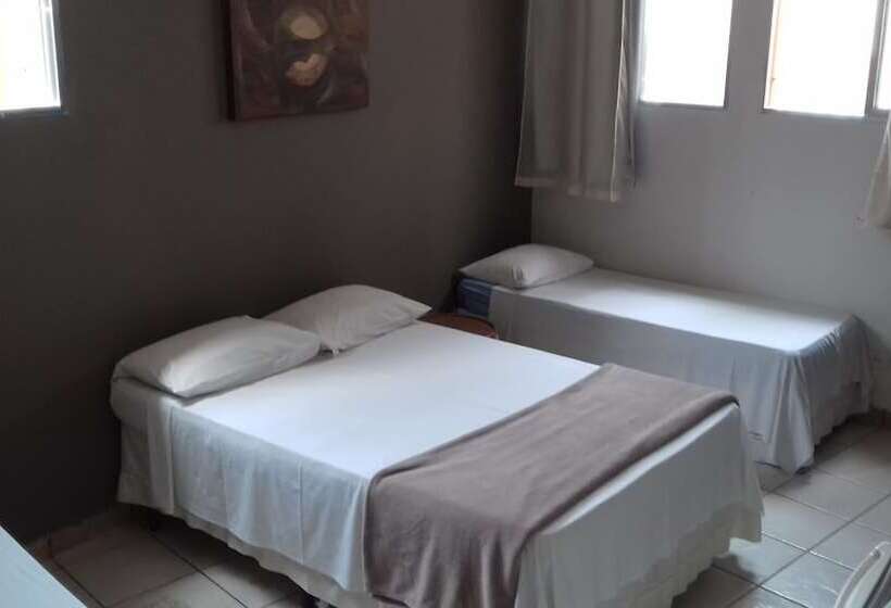 スタンダードトリプルルーム, Santos