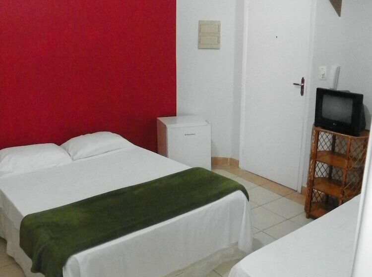 スタンダードトリプルルーム, Santos