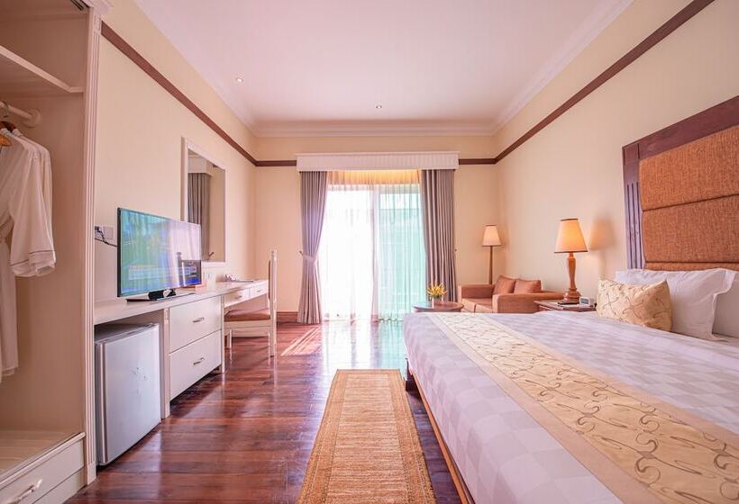 带泳池观景的豪华房, Sokha Siem Reap Resort & Convention Center