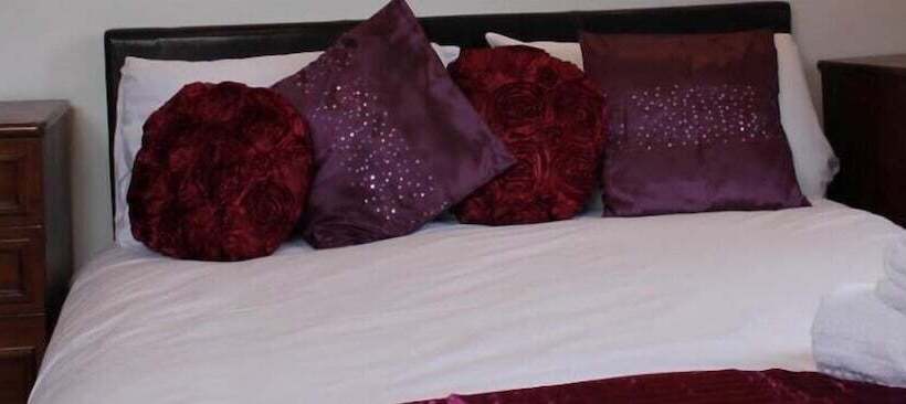 Семейный Номер, The George Hotel Stansted Airport