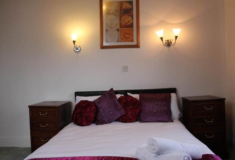 اتاق خانوادگی, The George Hotel Stansted Airport