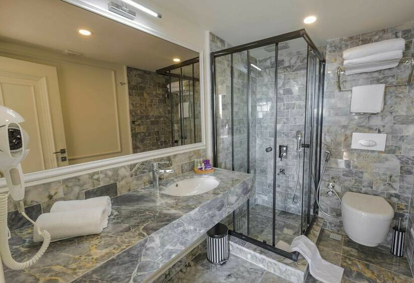 سوییت جونیور با چشمانداز دریا, Andalouse Otel