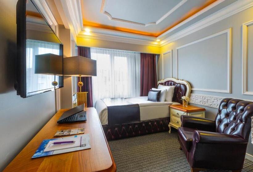 Quarto Triplo Standart, Andalouse Otel