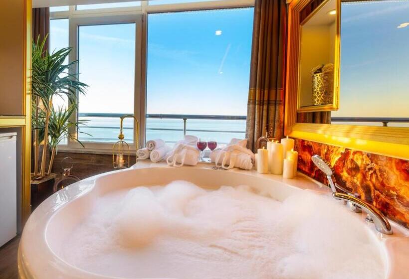 سوئیت با چشمانداز دریا و هیدروماساژ, Andalouse Otel