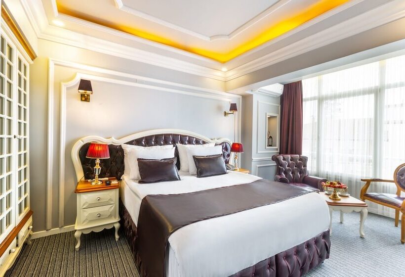 Quarto Triplo Standart, Andalouse Otel
