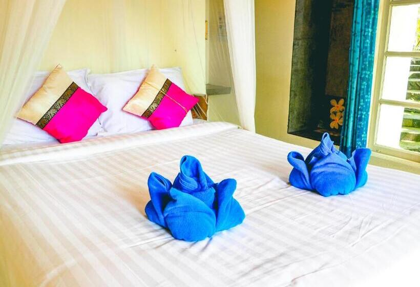 غرفة قياسية ثلاثية, Bubble Bungalow