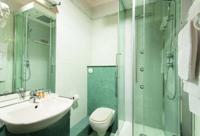 חדר משפחתי, Croce Di Malta