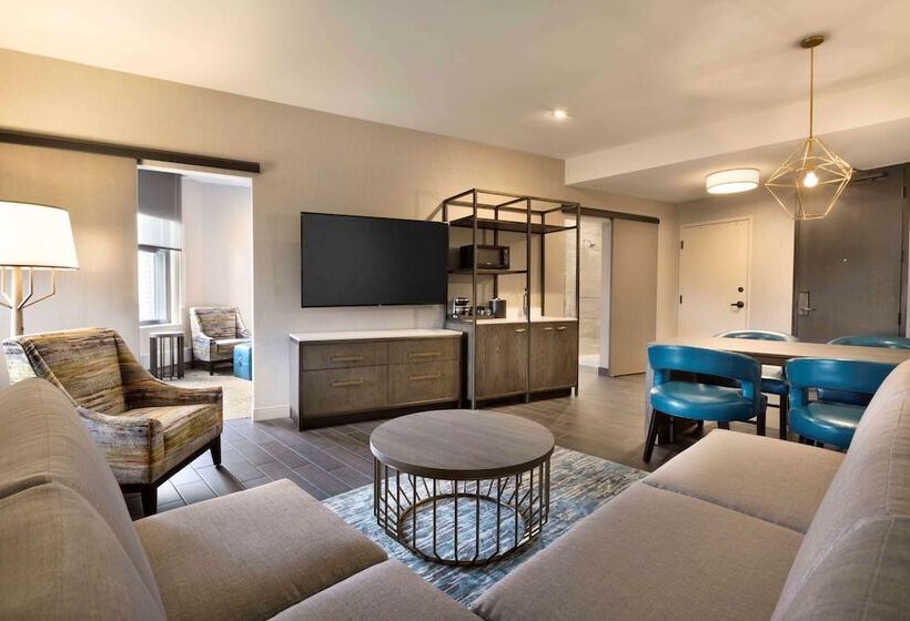 Люкс, Embassy Suites By Hilton Minneapolis Downtown