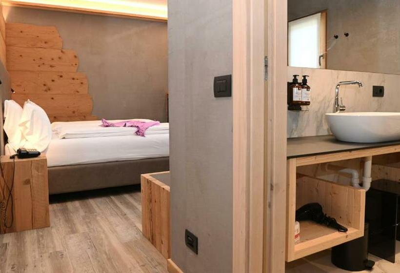 חדר סופריור, Francesin Active