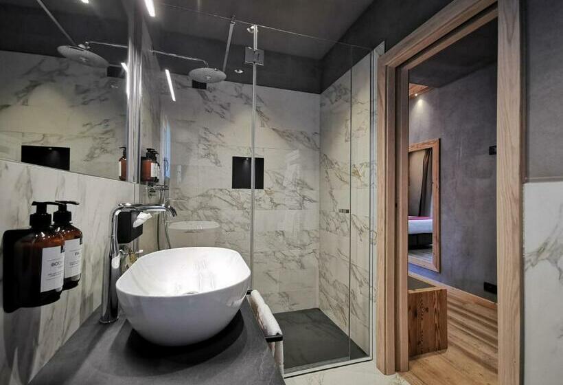 חדר סופריור, Francesin Active