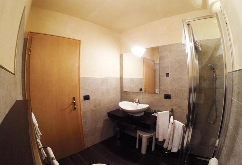 חדר סופריור, Francesin Active