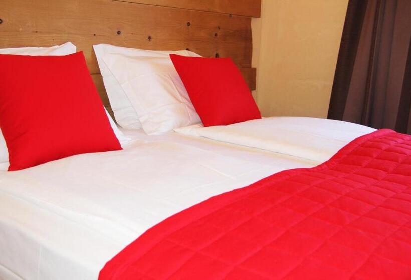 חדר סופריור לשלושה, Francesin Active