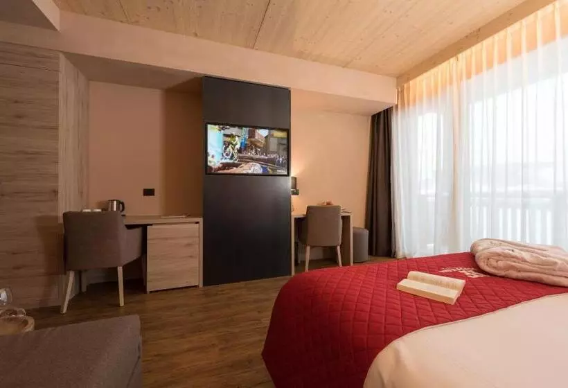 Deluxe Kolmen Hengen Huone, Francesin Active